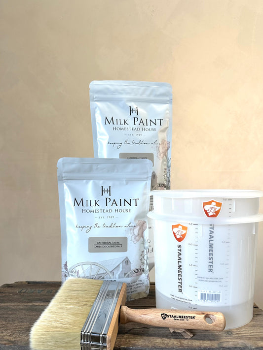 Ensemble de peinture au lait et de badigeon à la chaux