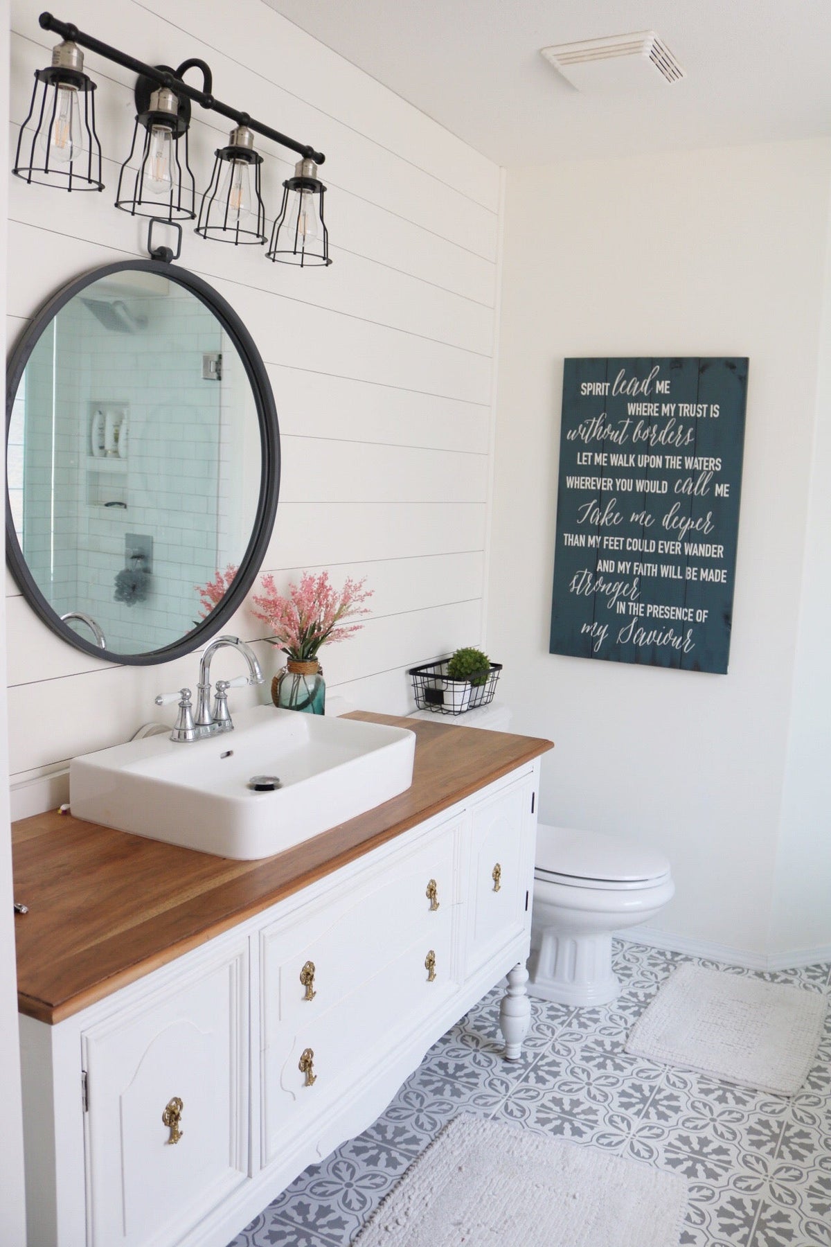 A DIY Bathroom makeover with Fusion Mineral Paint