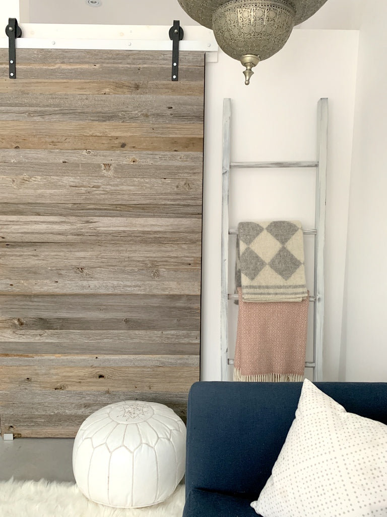 An easy DIY blanket ladder with a driftwood look effect