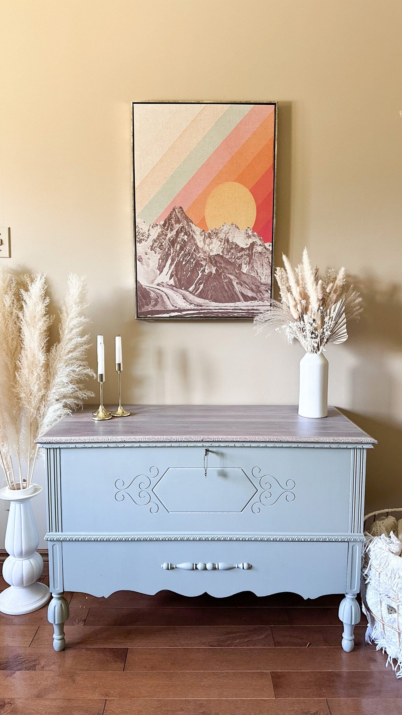 Transforming a Cedar Chest with Fusion™ Mineral Paint Stain and Finishing Oil Taupe