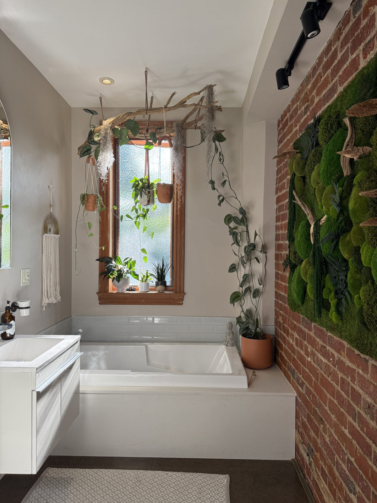 Choosing the Perfect White Bathroom with Fusion