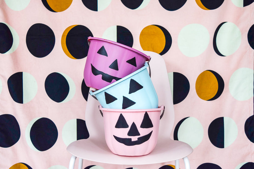 DIY Halloween Buckets for Trick or Treating!