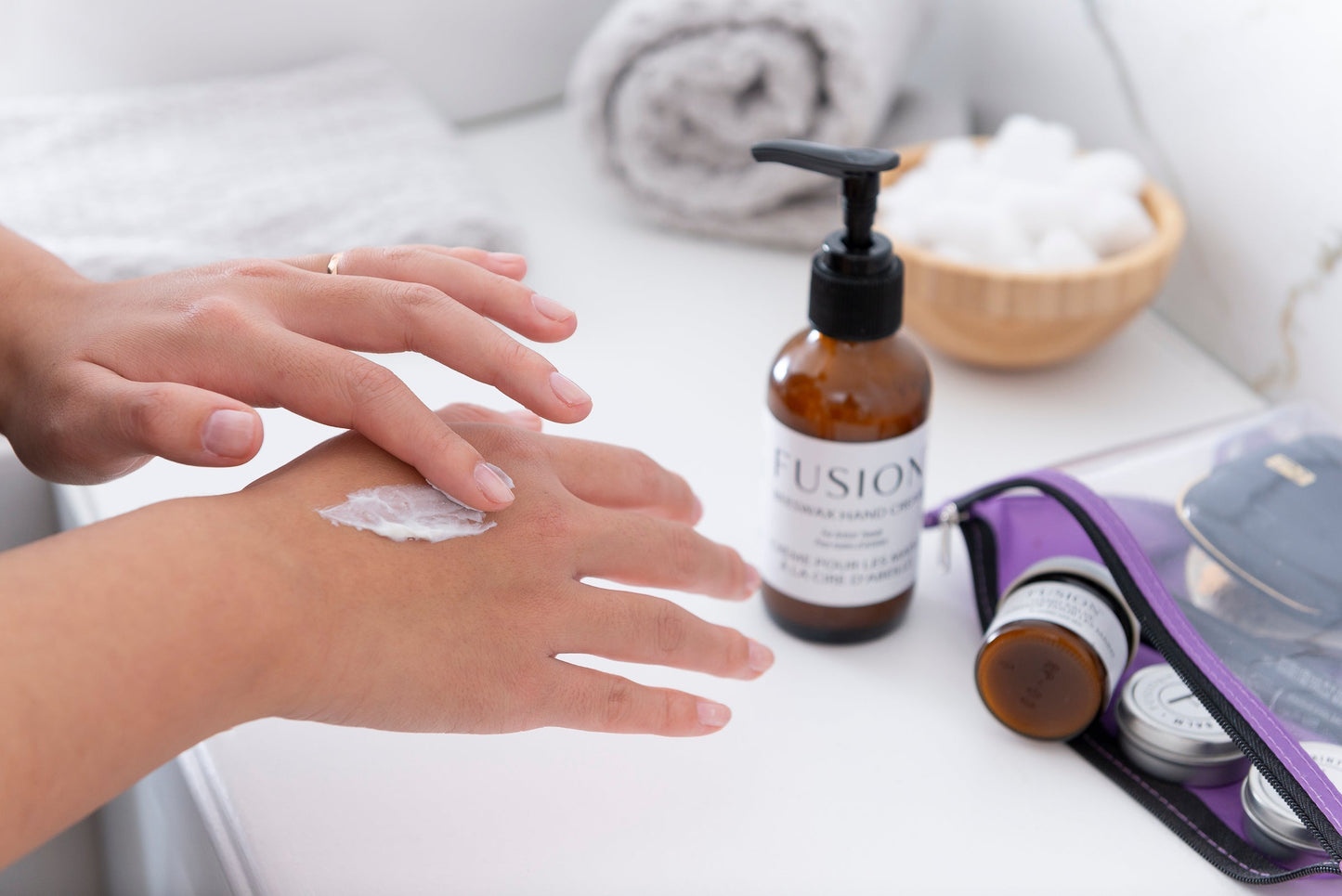 Crème pour les mains et la peau à la cire d'abeille